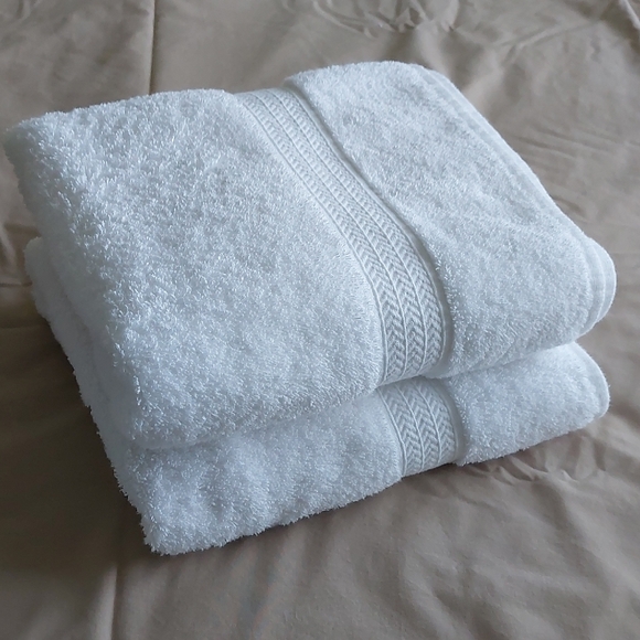 Grandeur Hospitality Other - Luxurious White Bath Towels, Set of 2, 48X29.5 inches, made in India